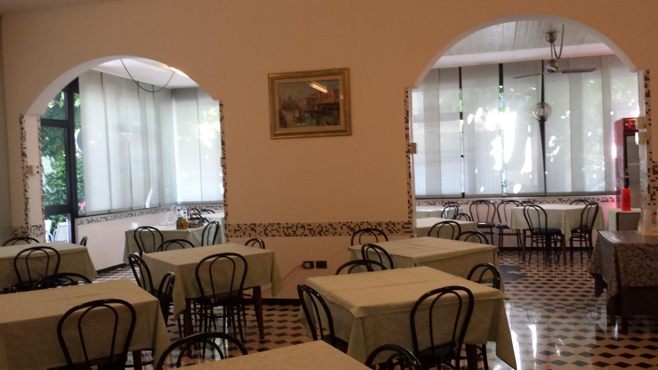 Hotel Villa Podgora Римини Экстерьер фото