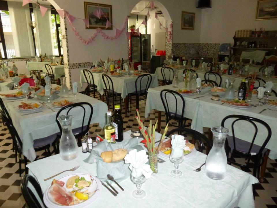 Hotel Villa Podgora Римини Экстерьер фото