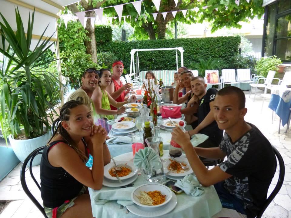 Hotel Villa Podgora Римини Экстерьер фото