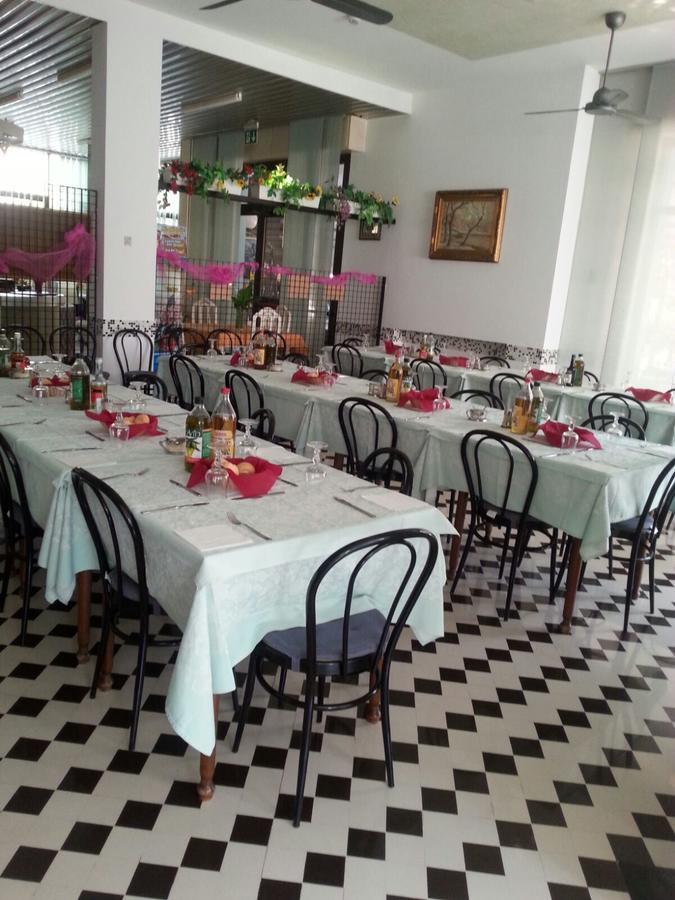 Hotel Villa Podgora Римини Экстерьер фото